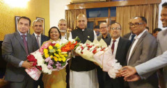 নতুন স্বাস্থ্যমন্ত্রীকে স্বাস্থ্য বিভাগের ফুলেল শুভেচ্ছা