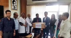 বিএসএমএমইউকে রক্ত পরীক্ষার ১৯ হাজার কিট দিলো সিনোভ্যাক