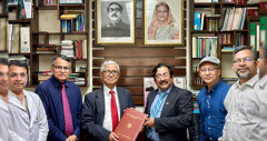 প্রখ্যাত দুই চিকিৎসককে বিএসএমএমইউর পিএইচডি ডিগ্রি প্রদান