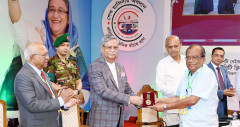 ‘দ্য শেখ হাসিনা ইনিশিয়েটিভ’ স্বর্ণপদকে ভূষিত অধ্যাপক ডা. আবদুল্লাহ