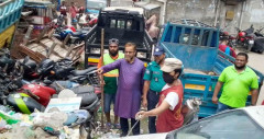 ডেঙ্গু নিয়ন্ত্রণে দক্ষিণ সিটির পুলিশ ফাঁড়িতে মশক নিধন অভিযান 