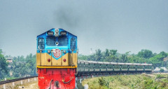 আজ সব রুটে ট্রেন চলাচল বন্ধ