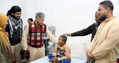আন্দোলনে আহতদের চিকিৎসার খোঁজ নিলেন উপদেষ্টা এম সাখাওয়াত