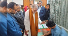 আন্দোলনে আহতদের চিকিৎসার খোঁজ নিলেন অধ্যাপক সায়েদুর রহমান