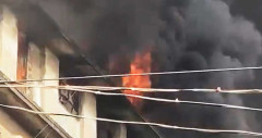 হাজারীবাগে চামড়ার গুদামে আগুন, নিয়ন্ত্রণে কাজ করছে ১২ ইউনিট