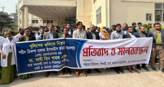 ডা. সাদীর মুক্তিসহ তিন দফা দাবিতে কুমেকে মানববন্ধন