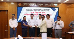 গণঅভ্যুত্থানে আহতদের মাঝে চেক ও স্বাস্থ্য কার্ড বিতরণ