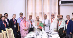 প্রধান উপদেষ্টার কাছে স্বাস্থ্য সংস্কার কমিশনের প্রতিবেদন, স্বতন্ত্র ‘স্বাস্থ্য সার্ভিস’ গঠনের সুপারিশ