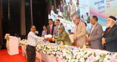 জনসংখ্যা দিবসে জাতীয় পর্যায়ে শ্রেষ্ঠ চার কর্মী ও ছয় প্রতিষ্ঠানকে পুরস্কার