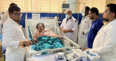 ঢাকা ডেন্টালে ১৫ ঘণ্টার অস্ত্রোপচারে ক্যান্সারে ক্ষতিগ্রস্ত চোয়াল প্রতিস্থাপন