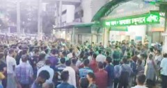 ওষুধ লেখা নিয়ে ঢামেকে চিকিৎসকদের সঙ্গে ঢাবি শিক্ষার্থীদের সংঘর্ষ, জরুরি বিভাগ বন্ধ