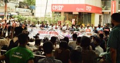 এখন টিভির চার সাংবাদিককে চাকরিচ্যুতির প্রতিবাদে অবরোধ-মানববন্ধন