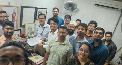 প্রধানমন্ত্রীর ব্যক্তিগত চিকিৎসকের কাছে স্মারকলিপি প্রদান ইন্টার্ন চিকিৎসক-শিক্ষার্থীদের