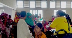 হবিগঞ্জে বন্যাদুর্গতদের দোরগোড়ায় স্বাস্থ্যসেবা পৌঁছে দিচ্ছে স্থানীয় স্বাস্থ্যবিভাগ