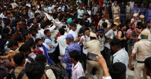 ককরোচ জনতা পার্টির বিক্ষোভে উত্তাল দিল্লী, বন্ধ রয়েছে ইন্টারনেট