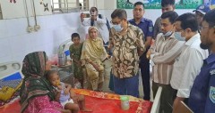 গাইবান্ধায় আকস্মিক হাসপাতাল পরিদর্শনে স্বাস্থ্যমন্ত্রী, চিকিৎসককে সতর্কীকরণ চিঠি