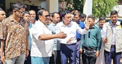 লালমোহন স্বাস্থ্য কমপ্লেক্স পরিদর্শনে স্পিকার হাফিজ, চিকিৎসক সংকট নিরসনে স্বাস্থ্যমন্ত্রীকে ফোন