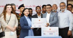ডেঙ্গু মোকাবিলায় ৫ লাখ কিট দিলো যুক্তরাষ্ট্র, দেশজুড়ে বিতরণের নির্দেশ স্বাস্থ্যমন্ত্রীর