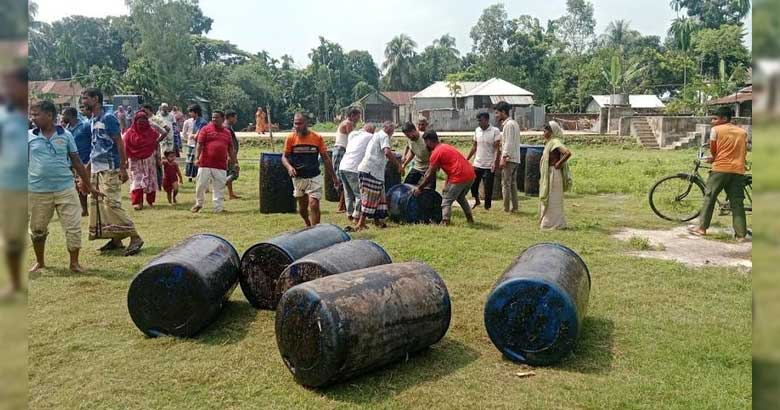 পীরগাছায় নকল সয়াবিন তেল তৈরির কারখানায় অভিযান, আটক ১