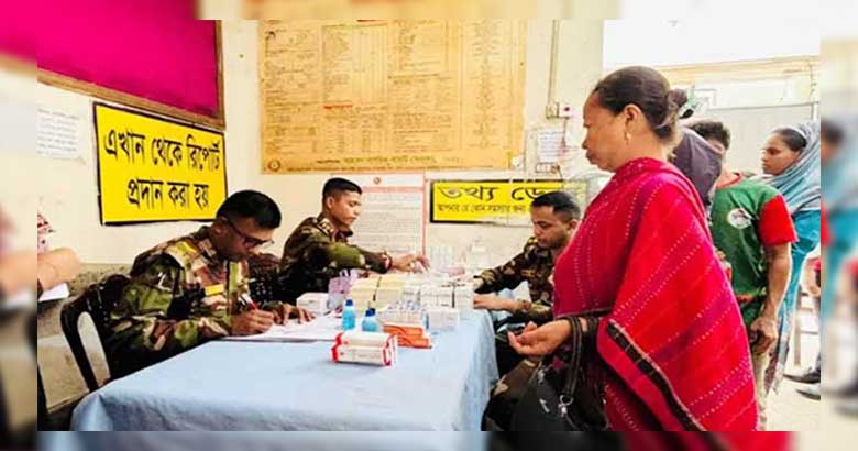 খাগড়াছড়ি সদর হাসপাতালে সেনাবাহিনীর মেডিকেল ক্যাম্প