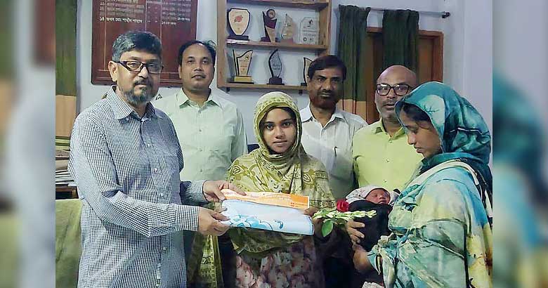 সকালে সন্তান প্রসব, দুপুরে কেন্দ্রে গিয়ে দিলেন এইচএসসি পরীক্ষা