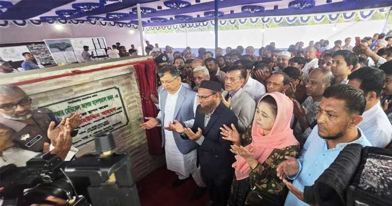 ৫০০ শয্যাবিশিষ্ট কক্সবাজার মেডিকেল কলেজ হাসপাতালের ভিত্তিপ্রস্তর স্থাপন করলেন স্বরাষ্ট্রমন্ত্রী