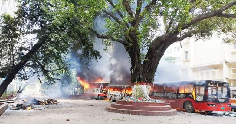 বিএসএমএমইউতে ভাঙচুর, গাড়িতে আগুন