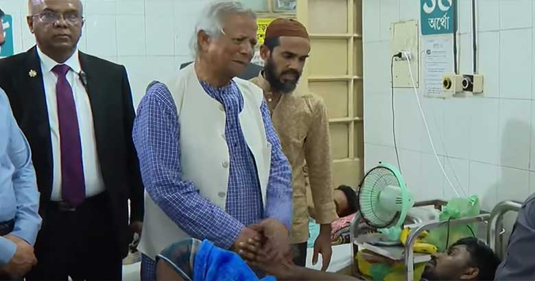 শপথ নিয়েই আহত শিক্ষার্থীদের দেখতে ঢাকা মেডিকেলে উপদেষ্টারা