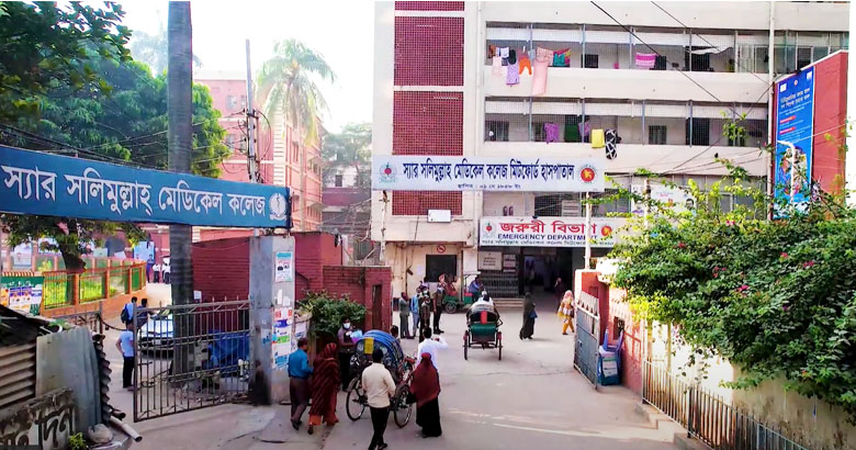 উত্তরা বিমান দুর্ঘটনায় নিহতদের স্মরণে এসএসএমসিতে বাদ যোহর দোয়া মাহফিল