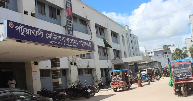 হাসপাতালে মেডিকেল অ্যাসিস্ট্যান্টদের প্রশিক্ষণ বন্ধে পমেক শিক্ষার্থীদের আল্টিমেটাম