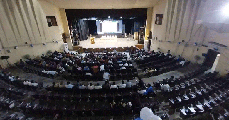 মিলন অডিটোরিয়াম শূন্য: নবাগত ঢামেক শিক্ষার্থীদের ওরিয়েন্টেশন বর্জন