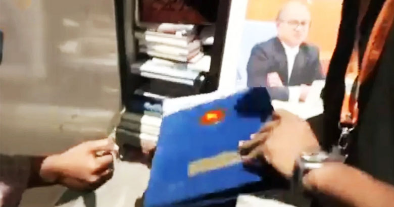 ওষুধের গাড়িতে পার হচ্ছিল রাষ্ট্রের গুরুত্বপূর্ণ নথি, ধরলেন শিক্ষার্থীরা