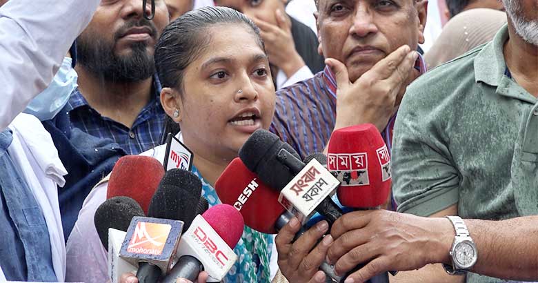 বুলেটবিদ্ধ রোগীকে সেবার অভিজ্ঞতা জানালেন চিকিৎসক