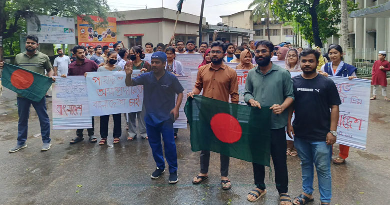 রাঙামাটি মেডিকেল শিক্ষার্থীদের আনন্দ মিছিল