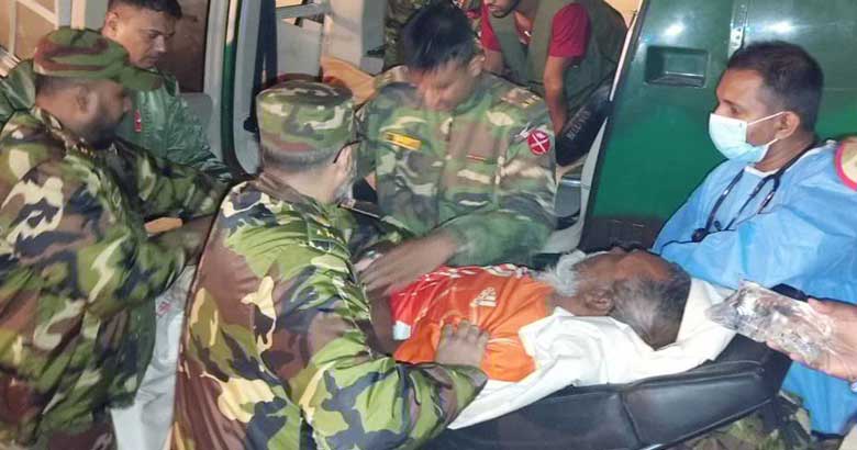 অসুস্থ আবু সাঈদের বাবা, হেলিকপ্টারে আনা হলো ঢাকায়