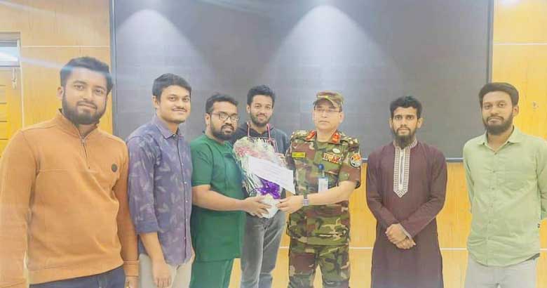 শেবাচিম হাসপাতাল পরিচালকের সঙ্গে ইন্টার্ন চিকিৎসকদের সৌজন্য সাক্ষাৎ