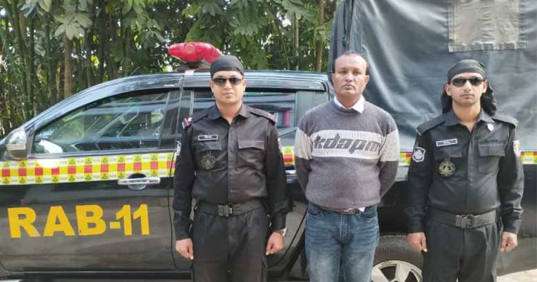 চিকিৎসক না হয়েও  চিকিৎসা দিতেন স্নায়ুরোগ বিশেষজ্ঞ পরিচয়ে