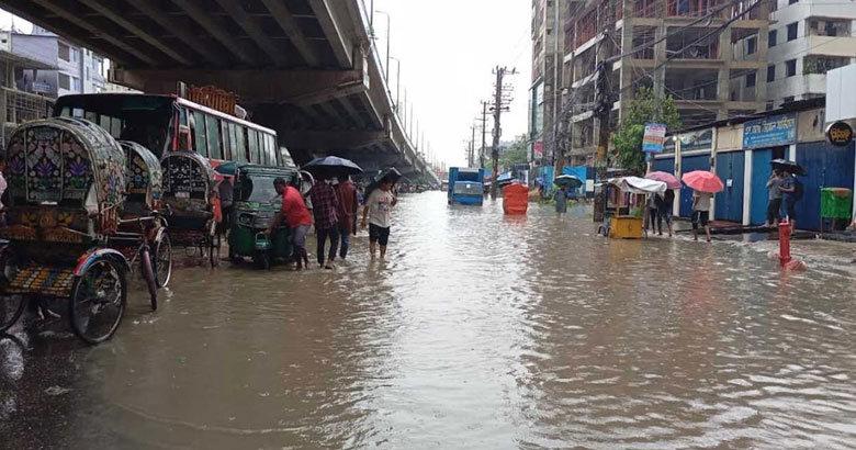 বৃষ্টিতে চট্টগ্রামে জলাবদ্ধতা, ভোগান্তি