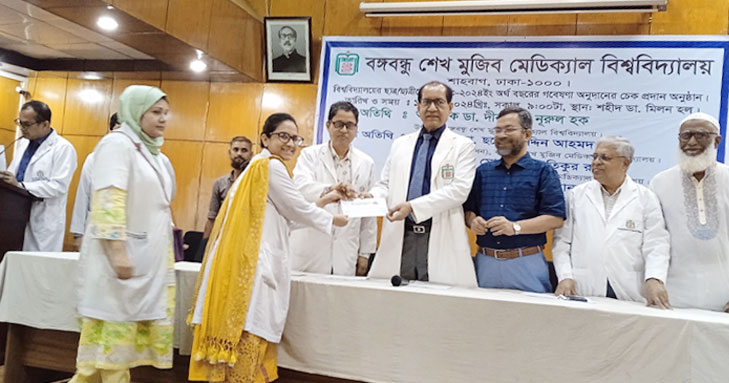 ৫ কোটি টাকা অনুদান পেলেন বিএসএমএমইউর ৪৩৮ গবেষক