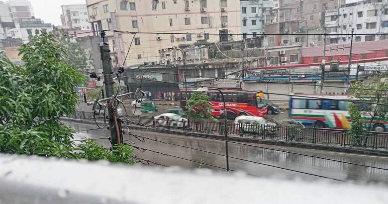 রিমালের প্রভাবে রাজধানীসহ সারাদেশে বৃষ্টি, দমকা হাওয়া