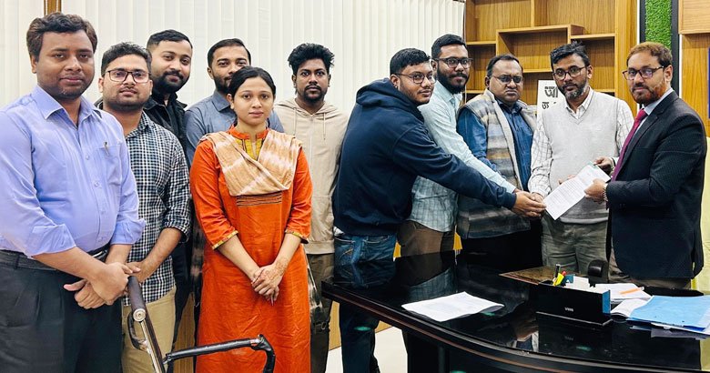 মানিকগঞ্জের সিভিল সার্জনের কাছে এসডিএসএম’র স্মারকলিপি