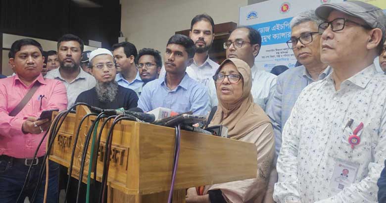এইচপিভি টিকা নিয়ে নানান রকম অপপ্রচার চলছে: স্বাস্থ্য উপদেষ্টা