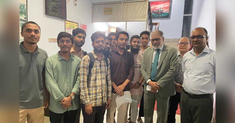 কমেকে ৫০০ শয্যার হাসপাতালের দাবি শিক্ষার্থীদের