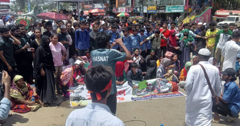 শেবাচিমে চিকিৎসার আধুনিকায়নসহ তিন দাবিতে ঢাকা-বরিশাল মহাসড়ক অবরোধ
