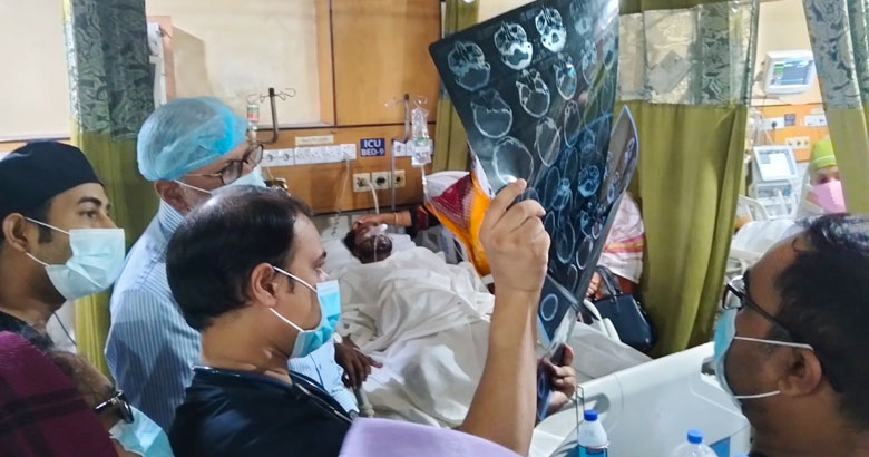 নুরের চিকিৎসায় মেডিকেল বোর্ড গঠন, অবস্থা সংকটাপন্ন হওয়ার আশঙ্কা