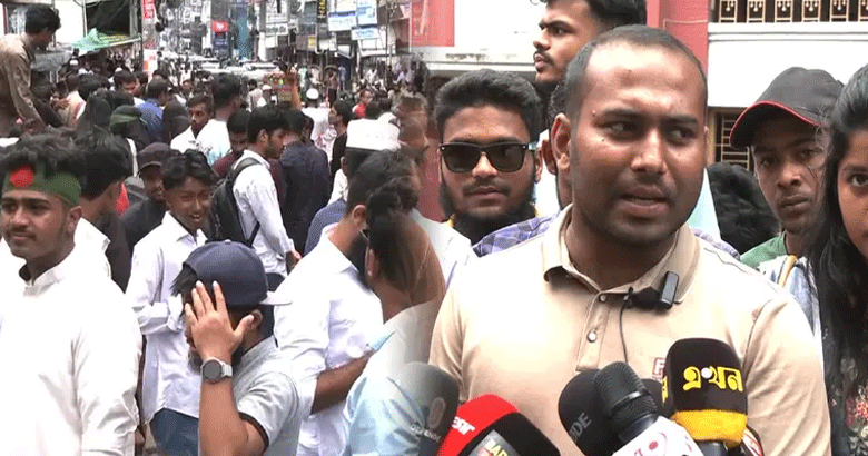 স্বাস্থ্যখাত সংস্কারের দাবিতে বরিশালে ছাত্রজনতার বিক্ষোভ ও অবস্থান কর্মসূচি