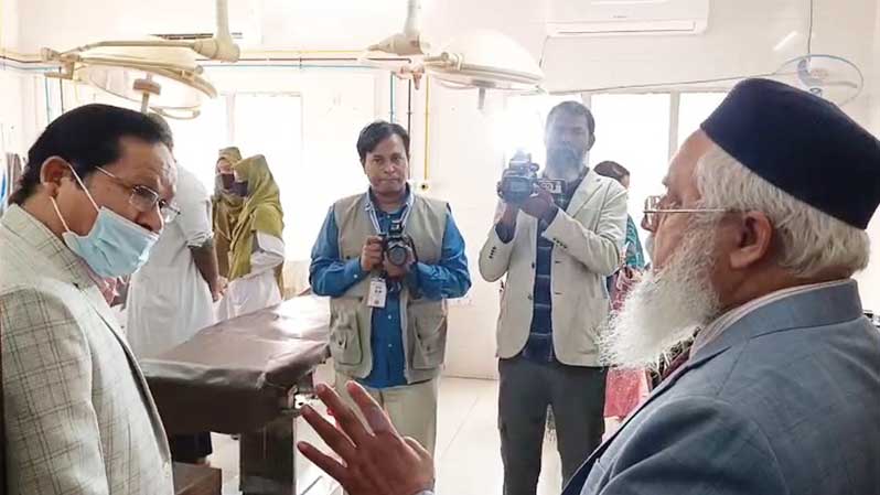 মমেক হাসপাতালে ডিজির সঙ্গে চিকিৎসকের বাকবিতণ্ডা