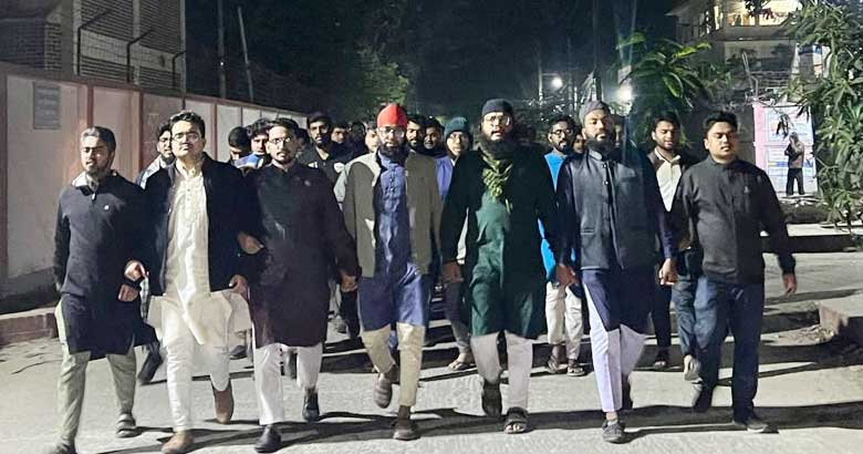 ওসমান হাদীর ওপর হামলার প্রতিবাদে রাজশাহী মেডিকেল কলেজে শিক্ষার্থীদের বিক্ষোভ