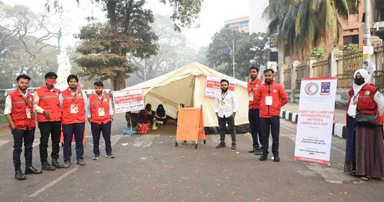 শহীদ মিনারে রেড ক্রিসেন্টের প্রাথমিক চিকিৎসা সেবা