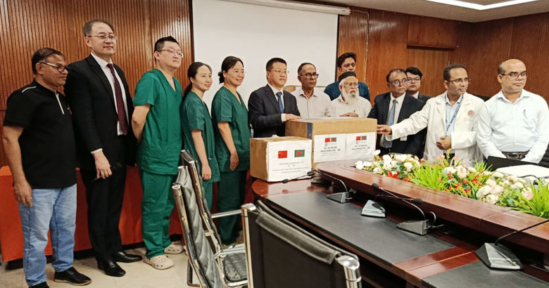 বিমান দুর্ঘটনায় আহতদের দেখতে বার্ন ইনস্টিটিউটে চীনের রাষ্ট্রদূত 